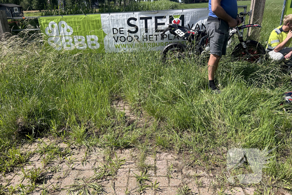 Ongeval tussen auto en brommer op kruising