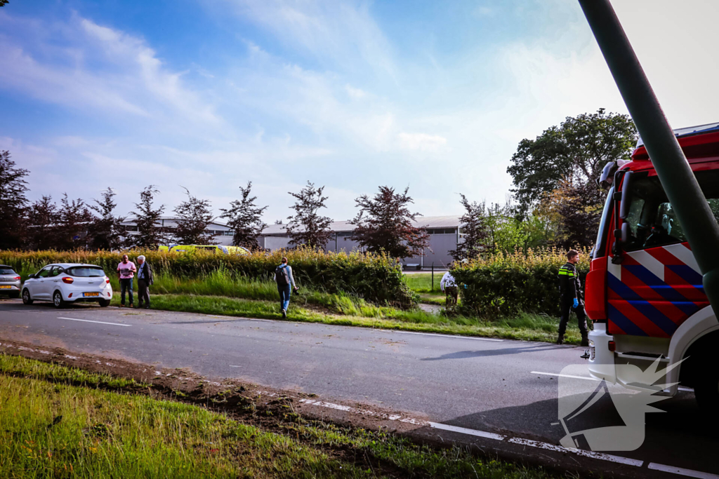 Reanimatie nadat auto tot stilstand komt in hek