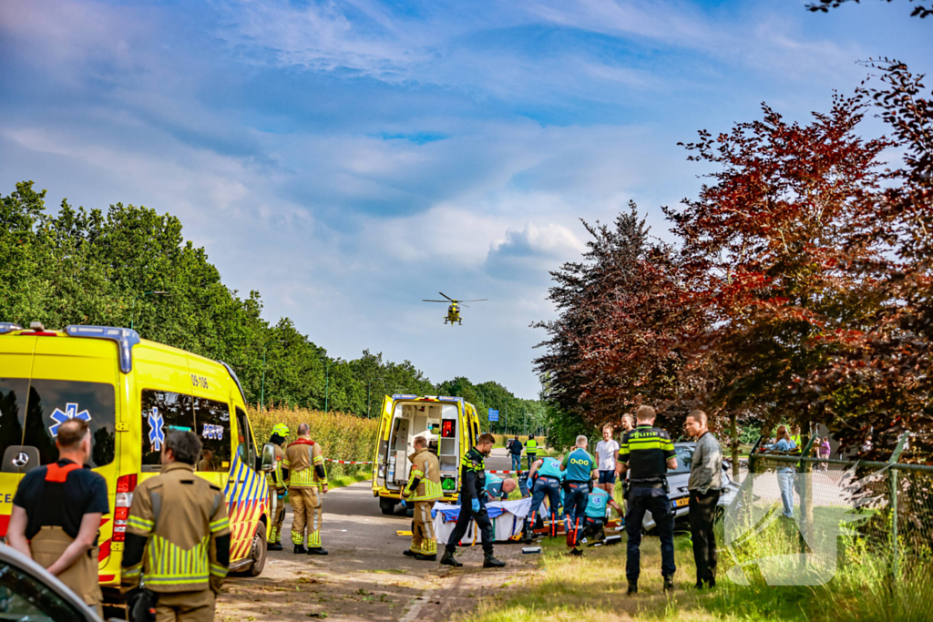 Reanimatie nadat auto tot stilstand komt in hek