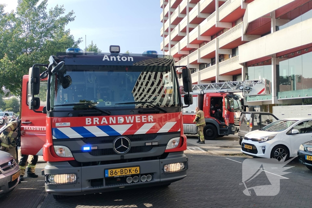 Hulpdiensten groots ingezet voor brand in flatwoning