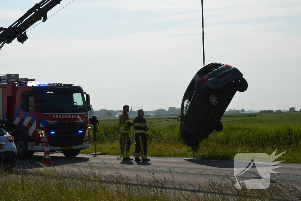 Hulpdiensten groots ingezet voor voertuig te water