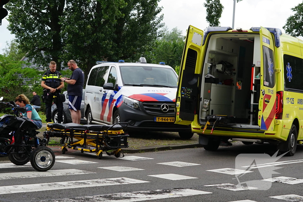 Scooterrijder gewond bij aanrijding met bestelbus
