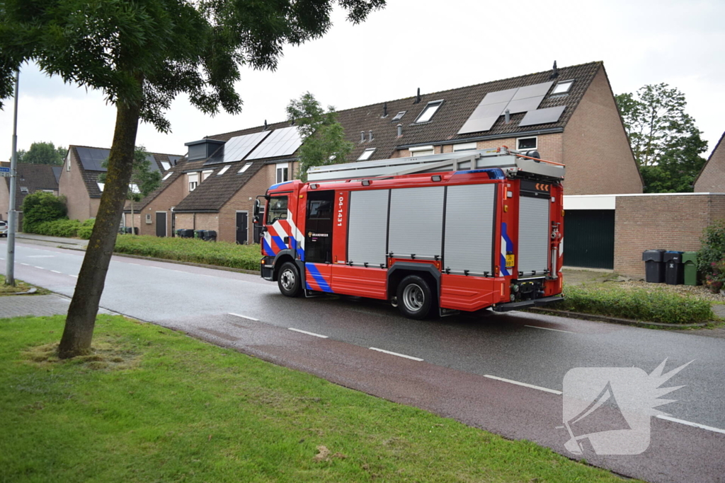 Brandweer onderzoek gaslucht in woning