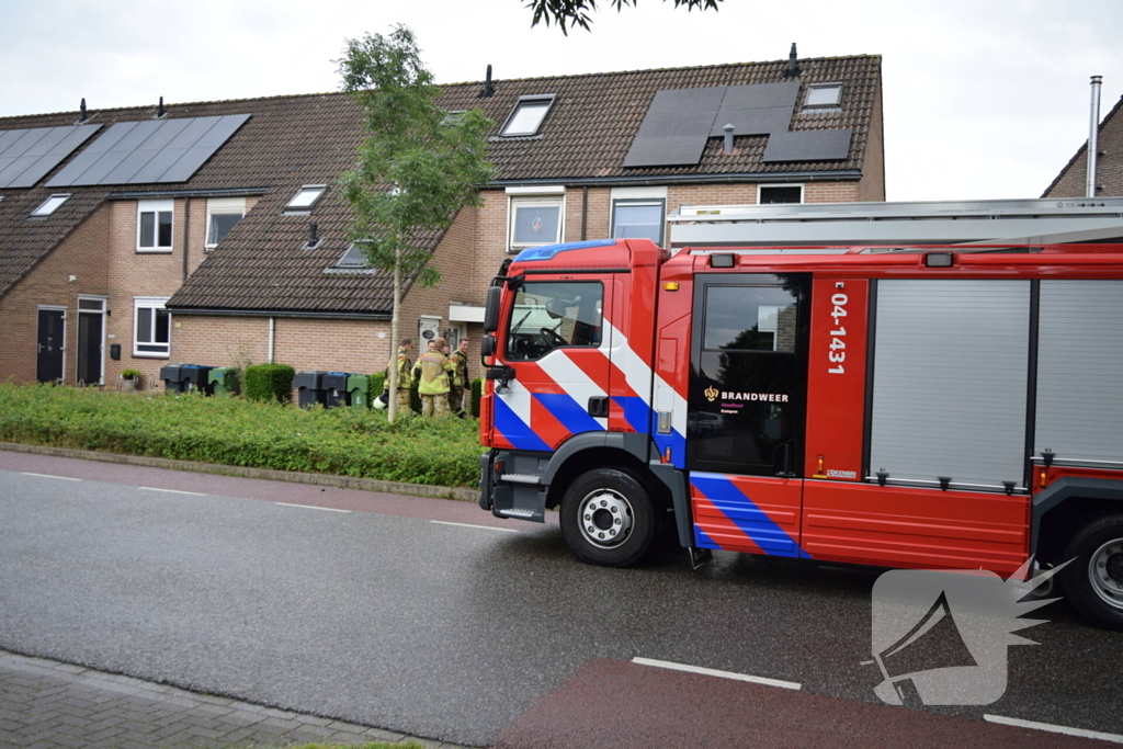 Brandweer onderzoek gaslucht in woning
