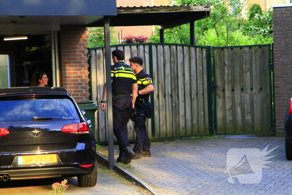 Bewoners blussen brand in heg