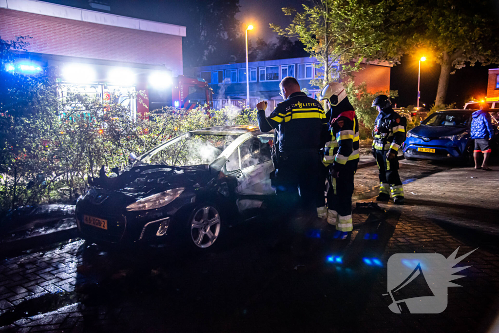 Auto gaat in vlammen op