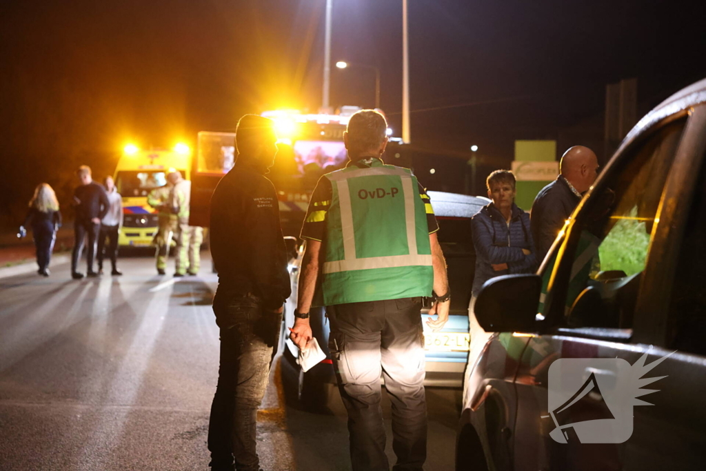 Auto in de sloot na rit met hoge snelheid, bestuurder naar bureau