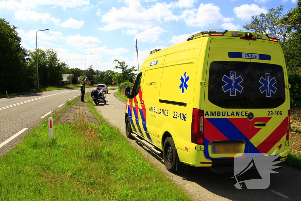 Motor bestuurder verliest passagier tijdens keren