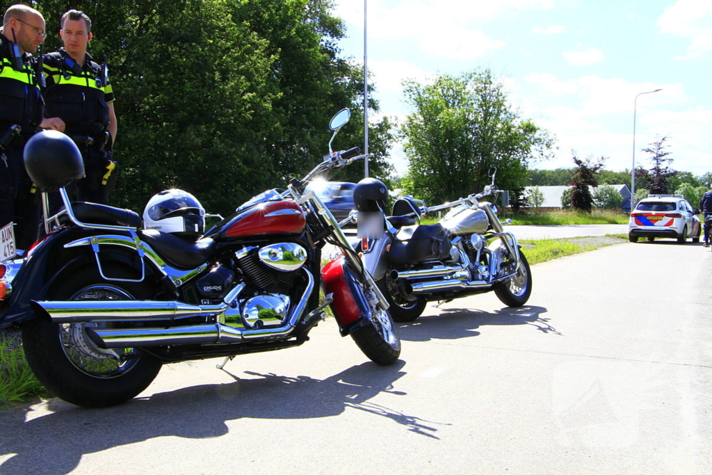 Motor bestuurder verliest passagier tijdens keren