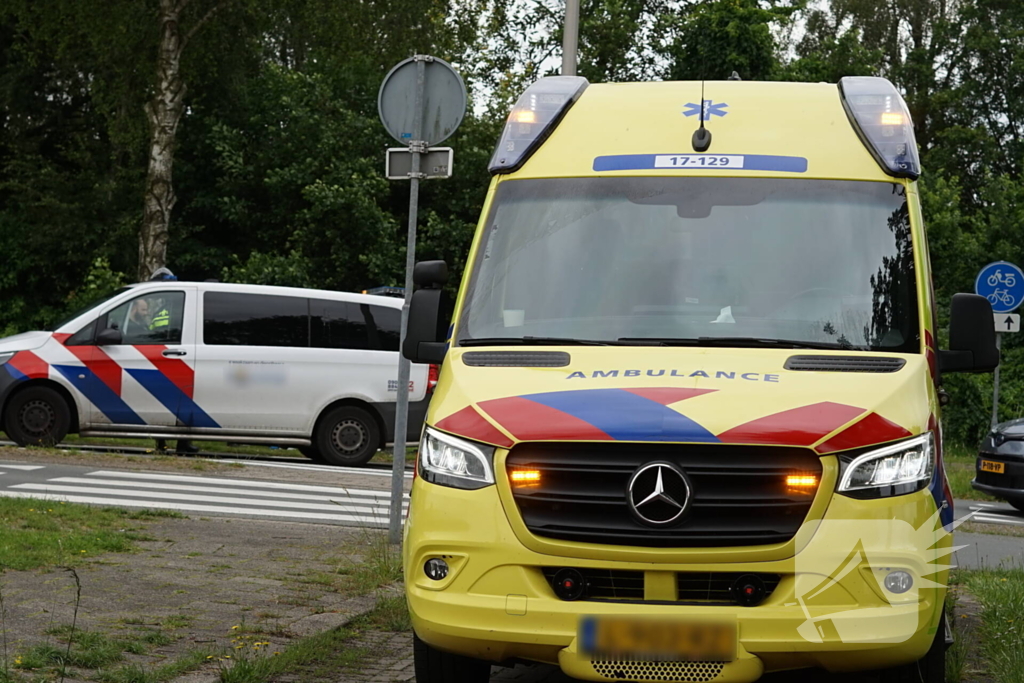 Fietster gewond aan hoofd na aanrijding met auto