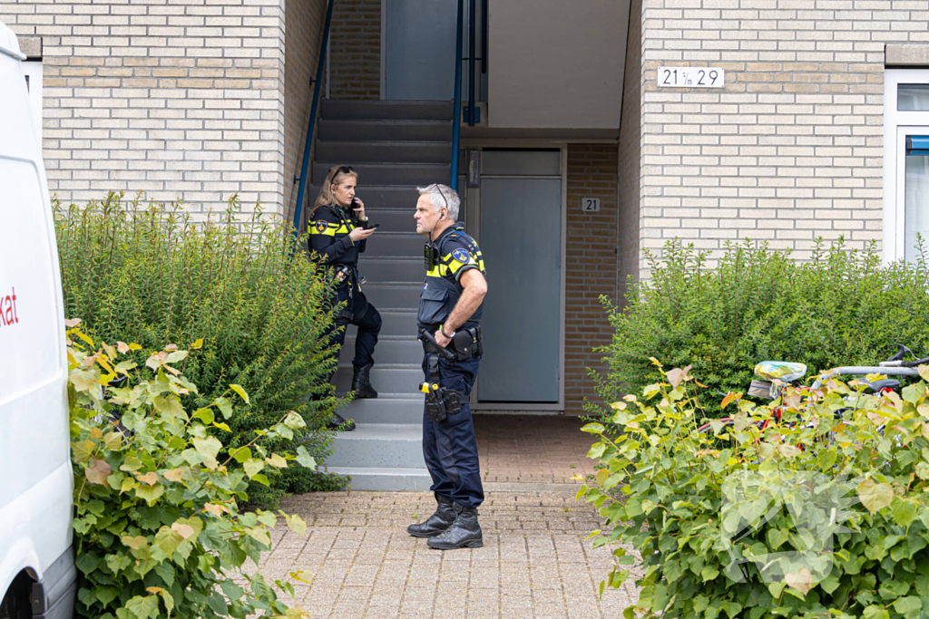 Persoon zwaargewond na val uit raam