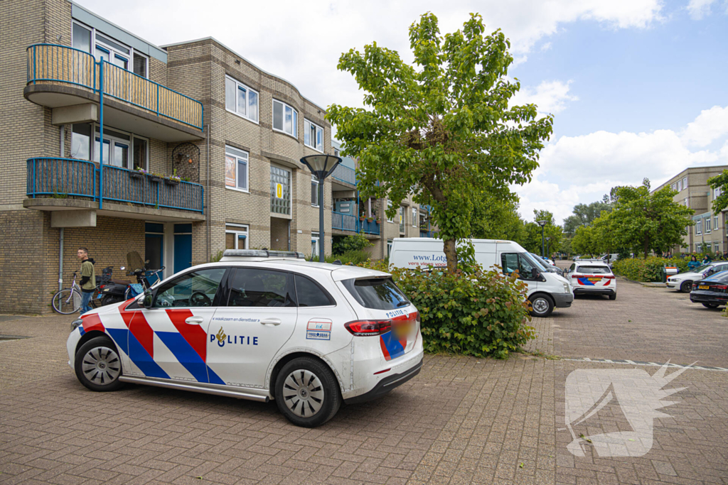 Persoon zwaargewond na val uit raam