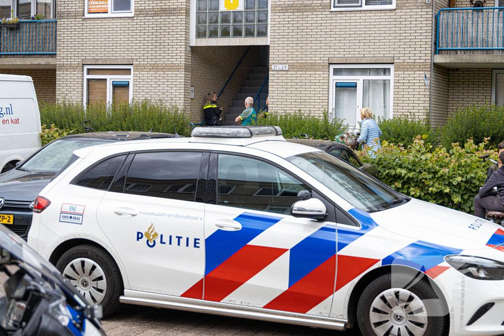 Persoon zwaargewond na val uit raam