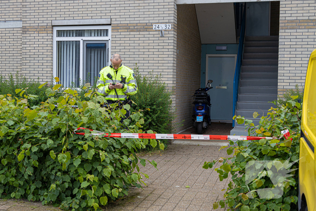 Persoon zwaargewond na val uit raam