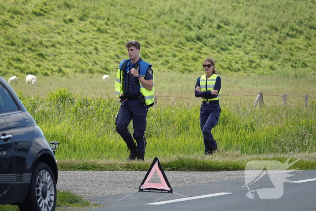 Auto afgesleept bij kop-staartbotsing
