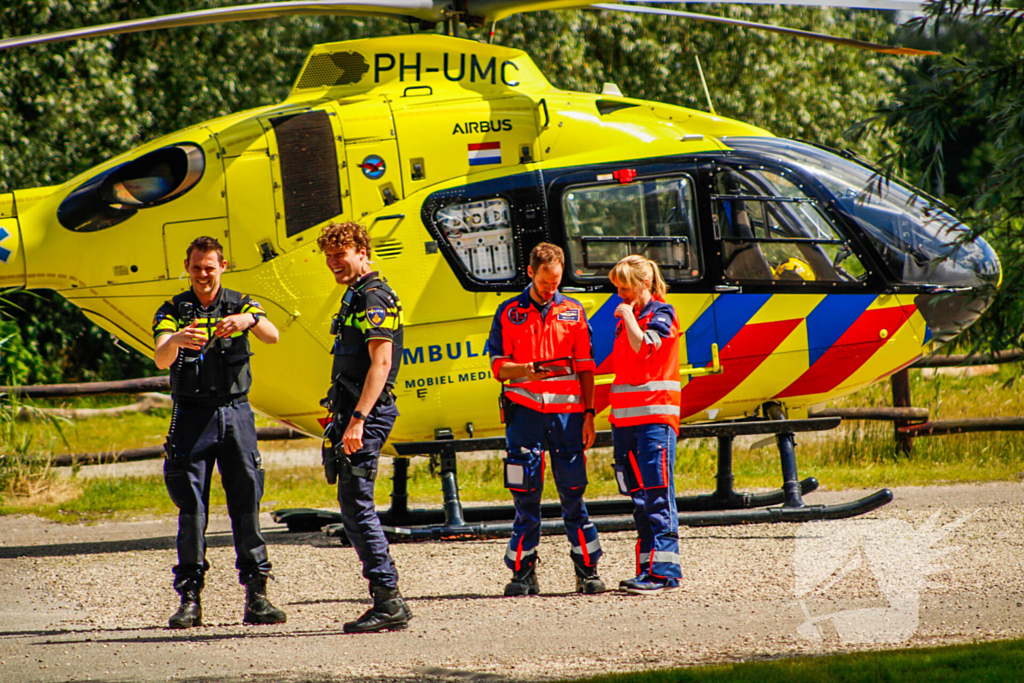 Traumahelikopter aanwezig voor noodsituatie in woning