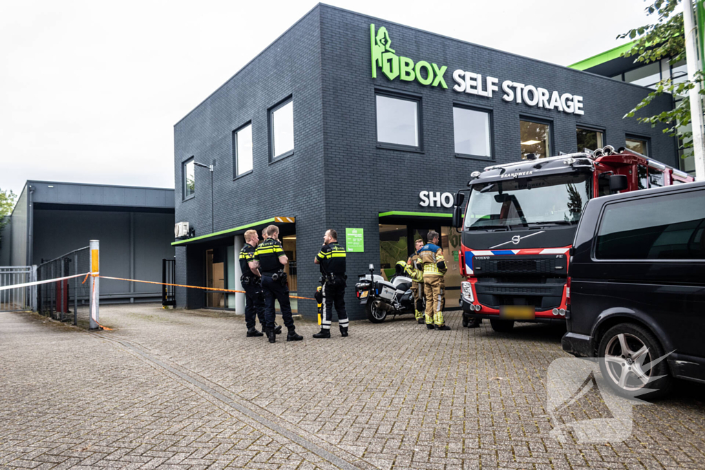 Honderden vaten aangetroffen in pand met opslagboxen