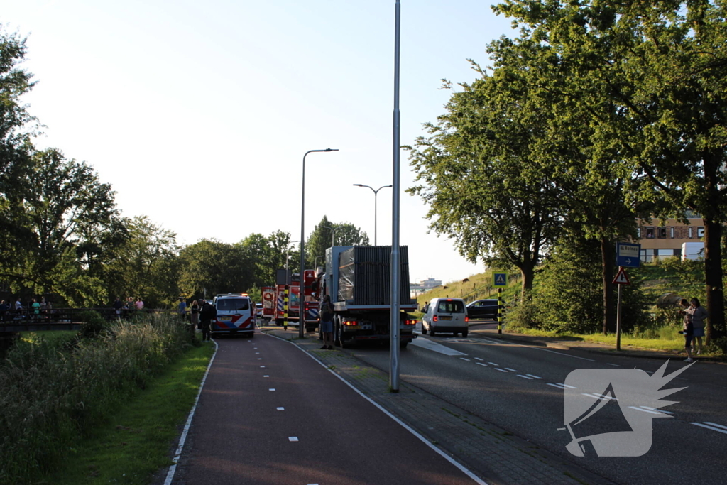 Persoon te water, hulpdiensten groot ingezet