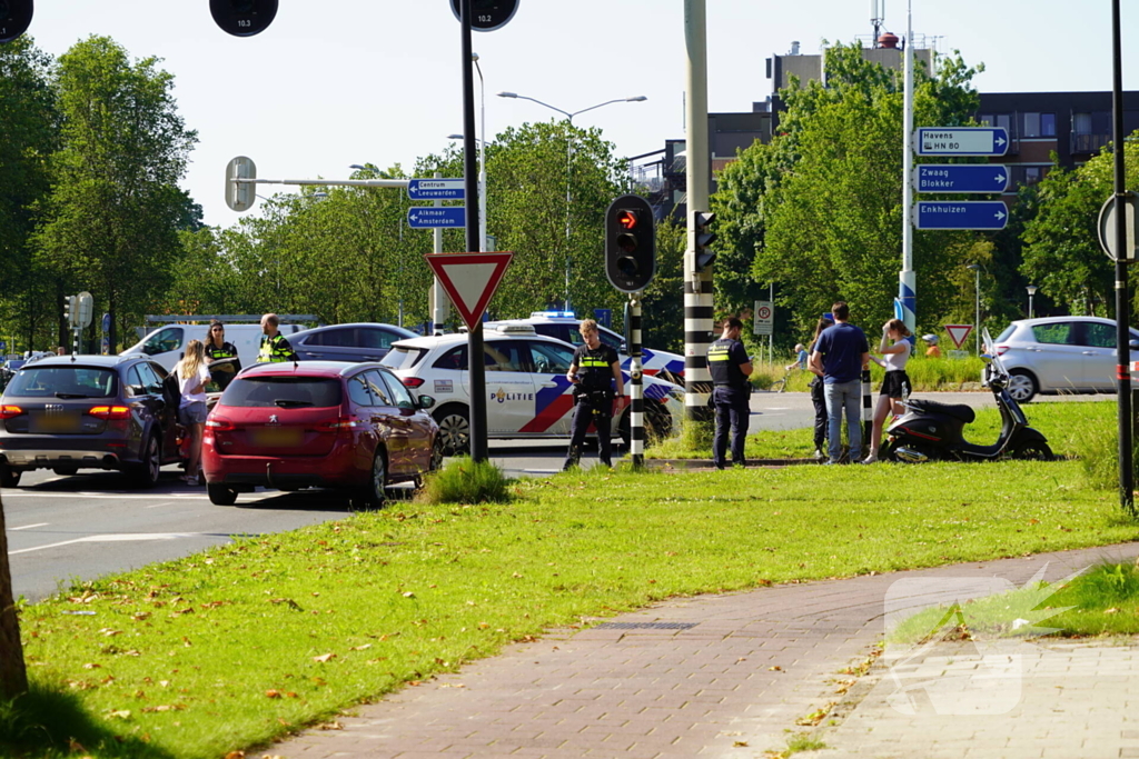 Scooterrijder gewond bij aanrijding op oversteekplaats