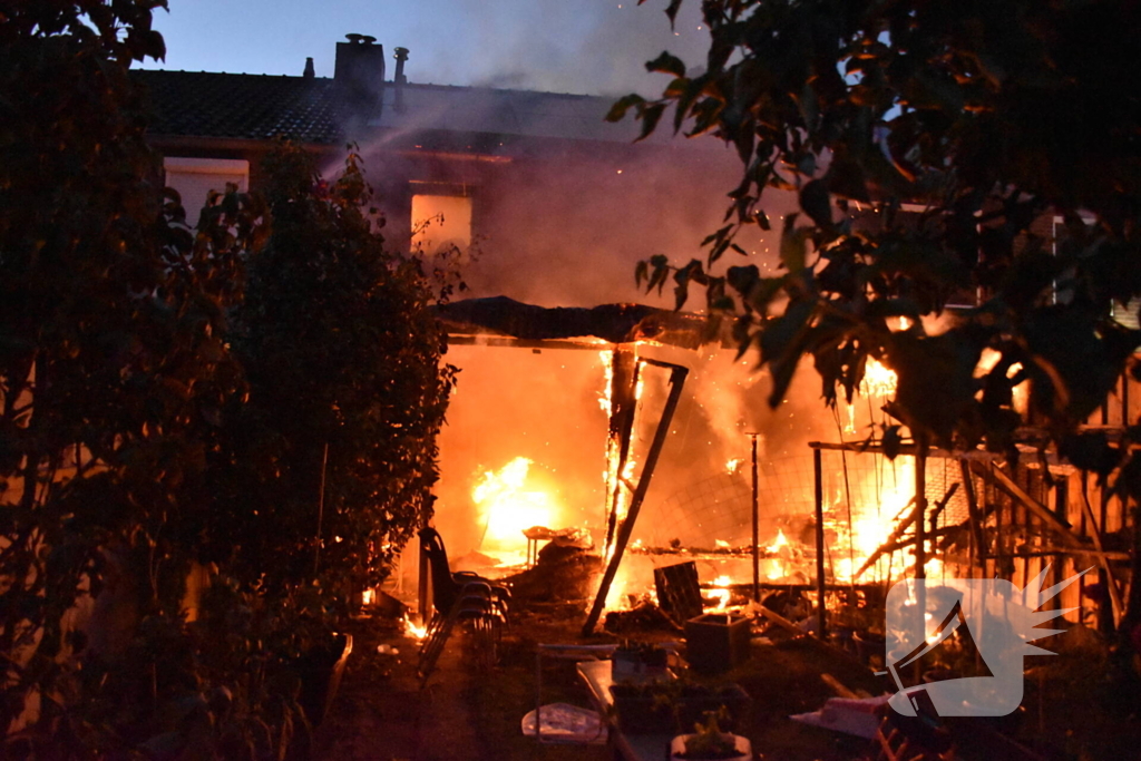 Twee gewonden bij grote brand