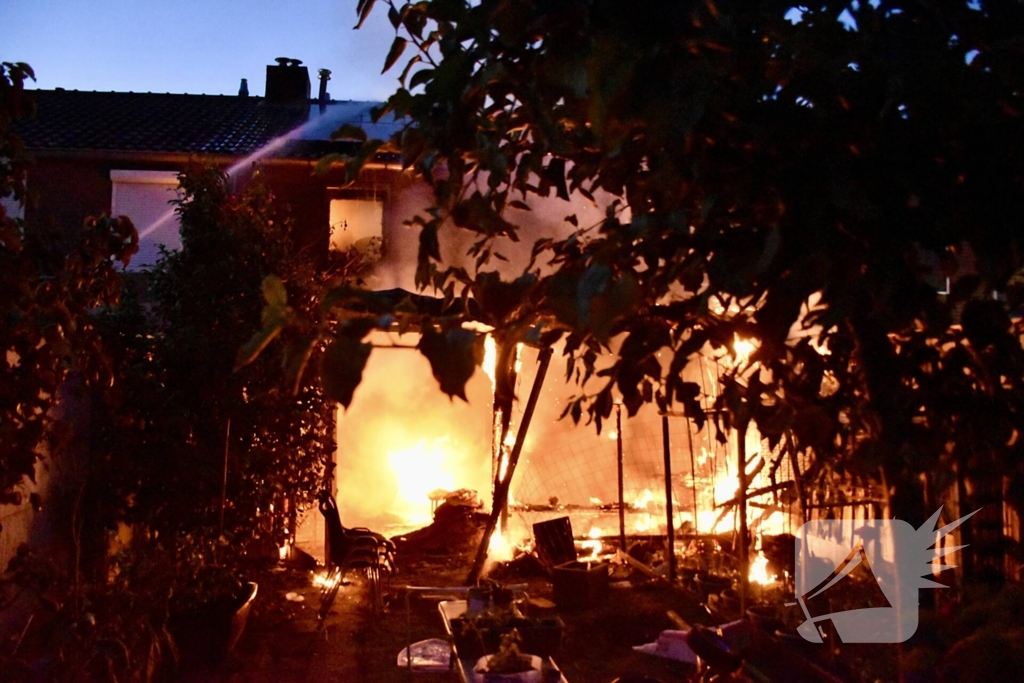 Twee gewonden bij grote brand