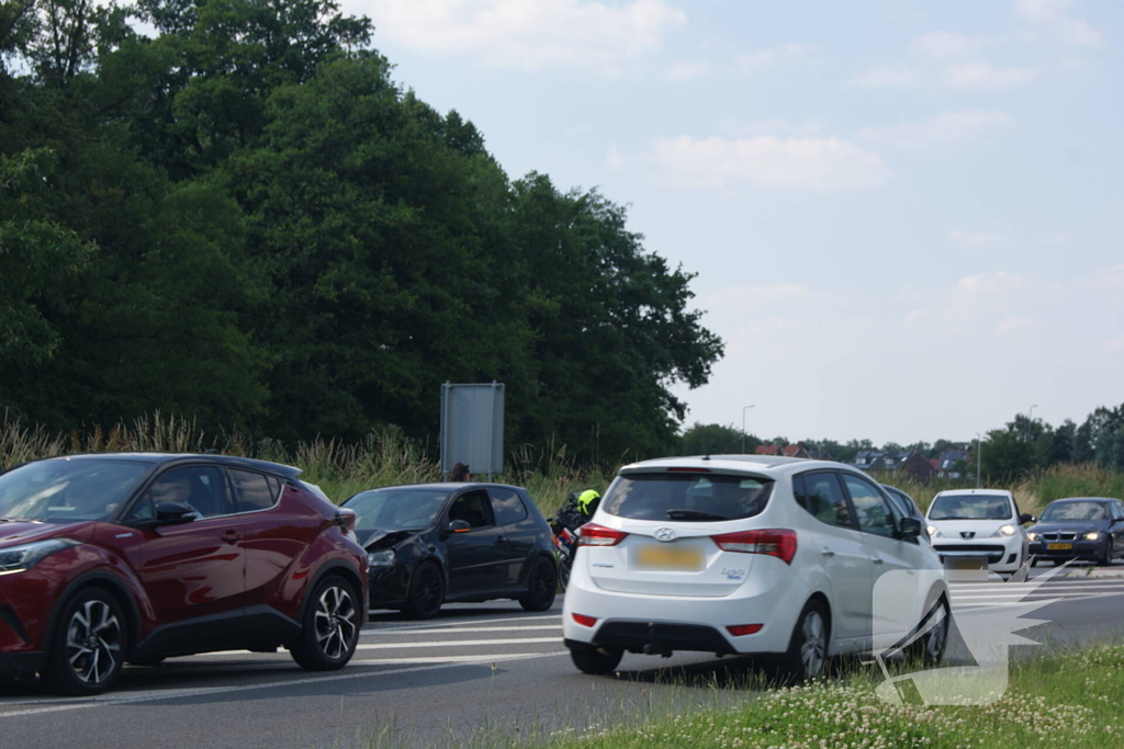 Gewonde en veel schade bij kop-staartbotsing