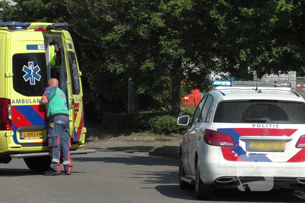 Persoon op electrische step botst tegen auto