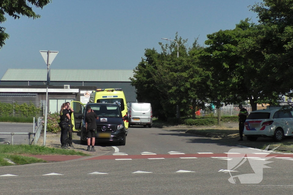 Persoon op electrische step botst tegen auto