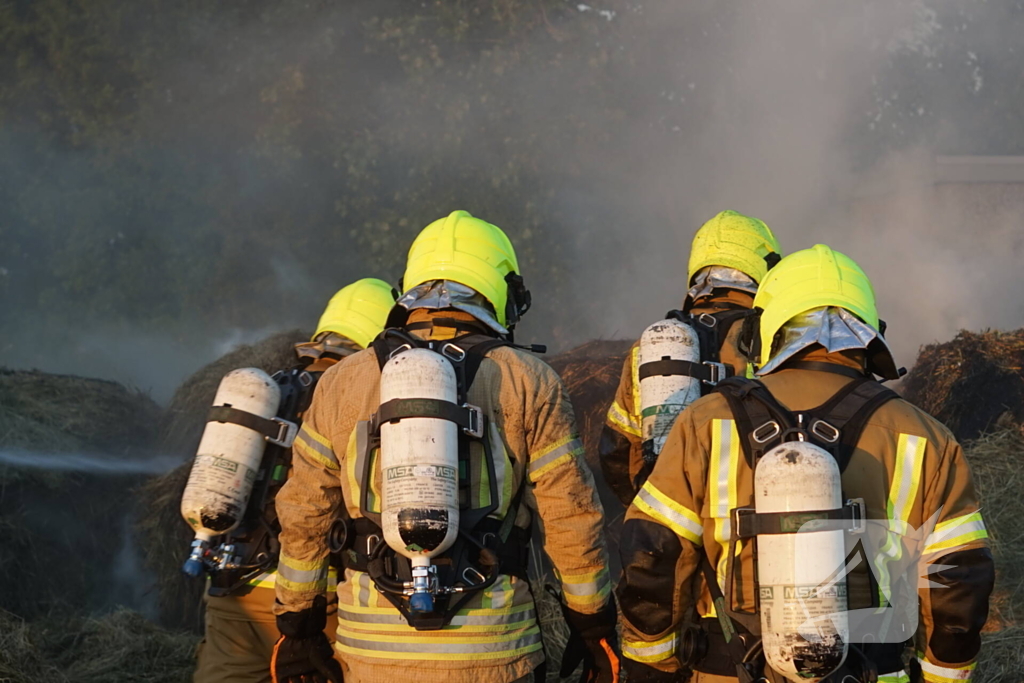 Brandweer druk met brand in meerdere hooibalen