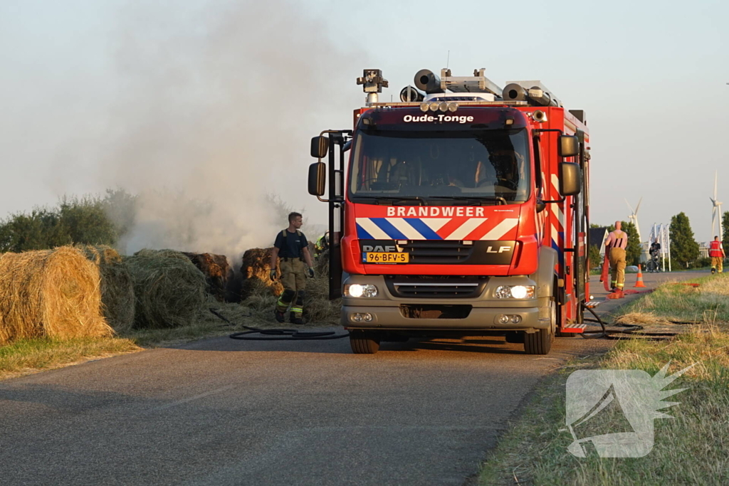 Brandweer druk met brand in meerdere hooibalen