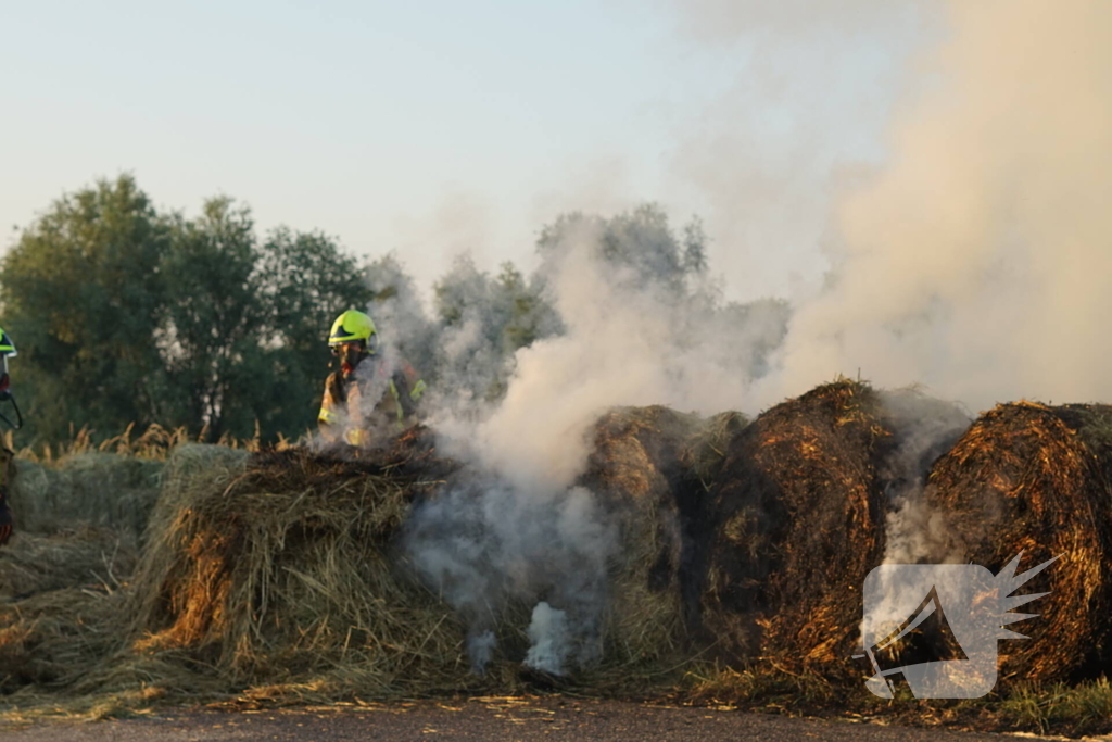 Brandweer druk met brand in meerdere hooibalen