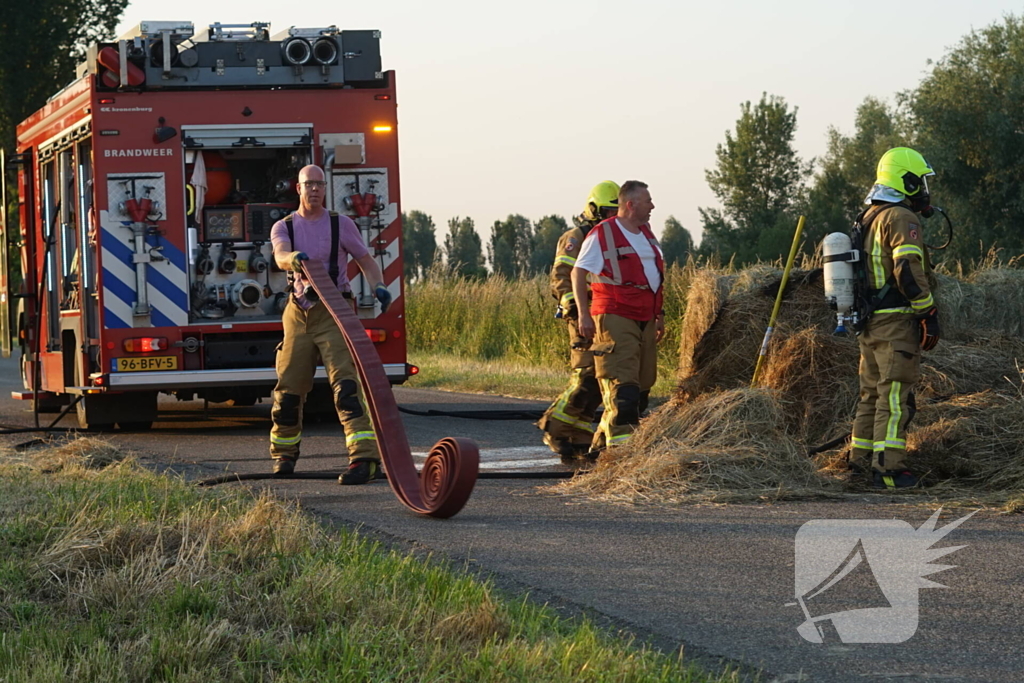 Brandweer druk met brand in meerdere hooibalen