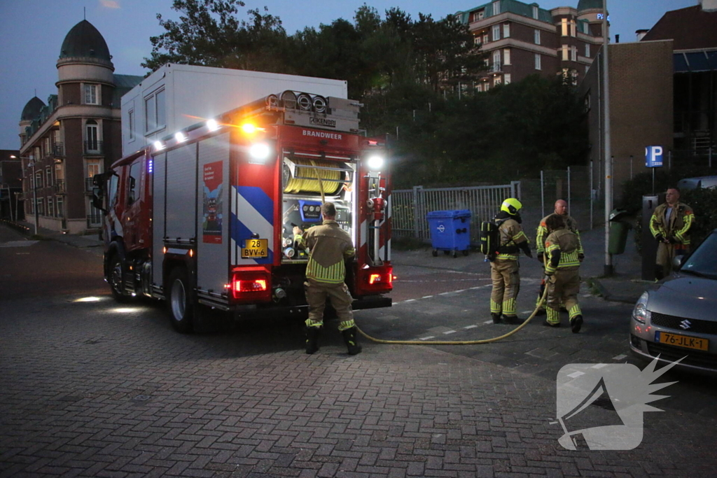 Veel rookontwikkeling bij brand in papiercontainer