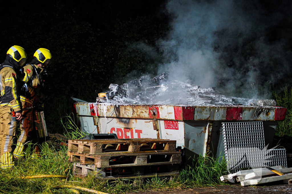 Container met bouwafval vermoedelijk in brand gestoken