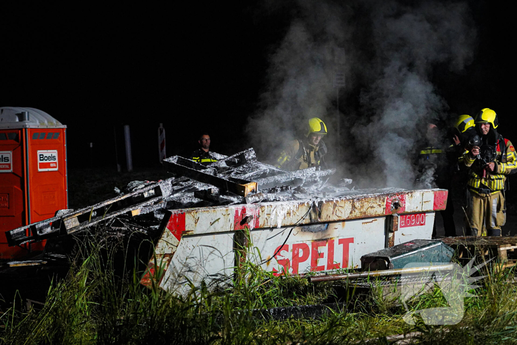 Container met bouwafval vermoedelijk in brand gestoken