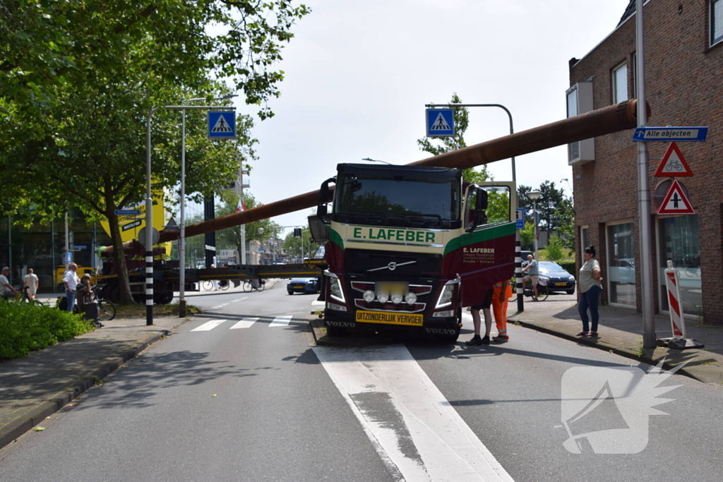 Convoi exceptionel blokkeerd weg