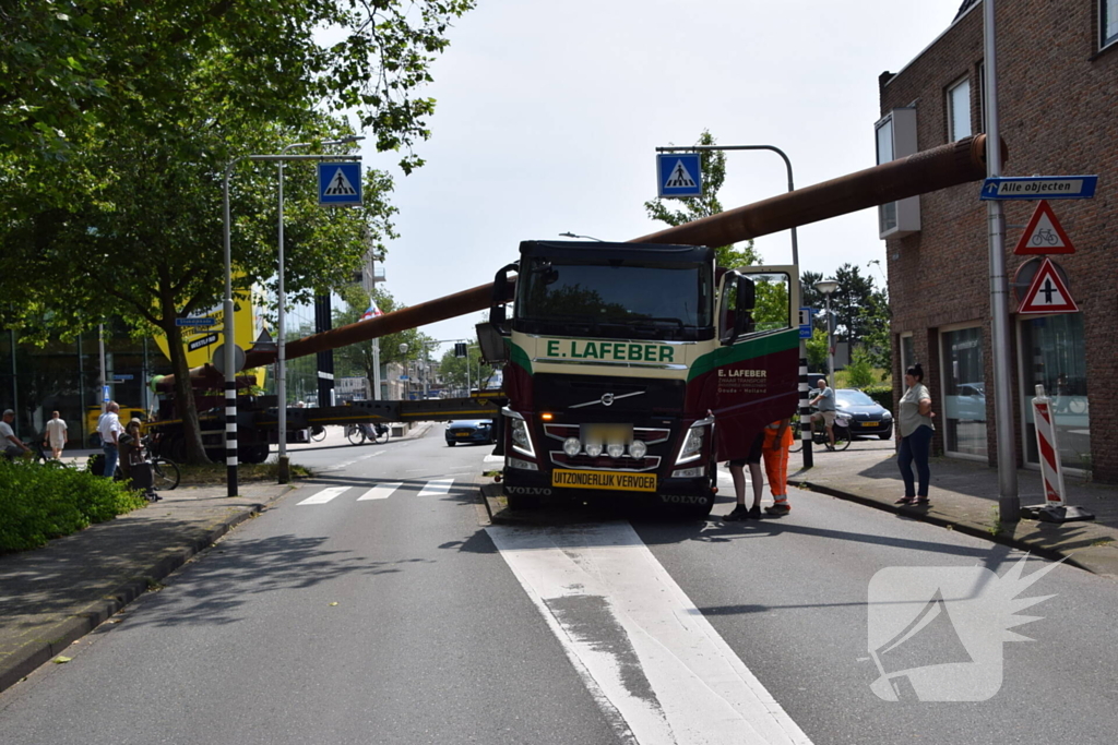 Convoi exceptionel blokkeerd weg