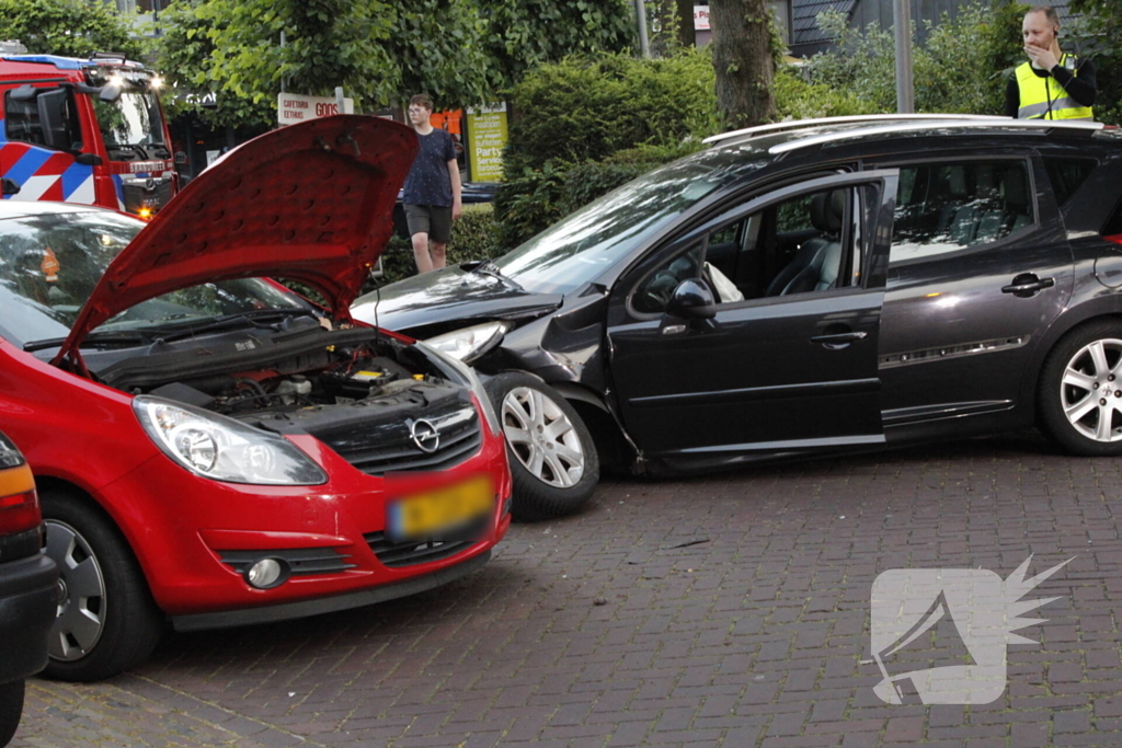 Gewonde en ravage na frontale botsing