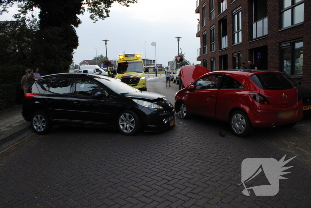 Gewonde en ravage na frontale botsing