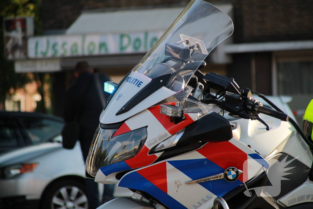 Flinke schade na botsing tussen twee auto's