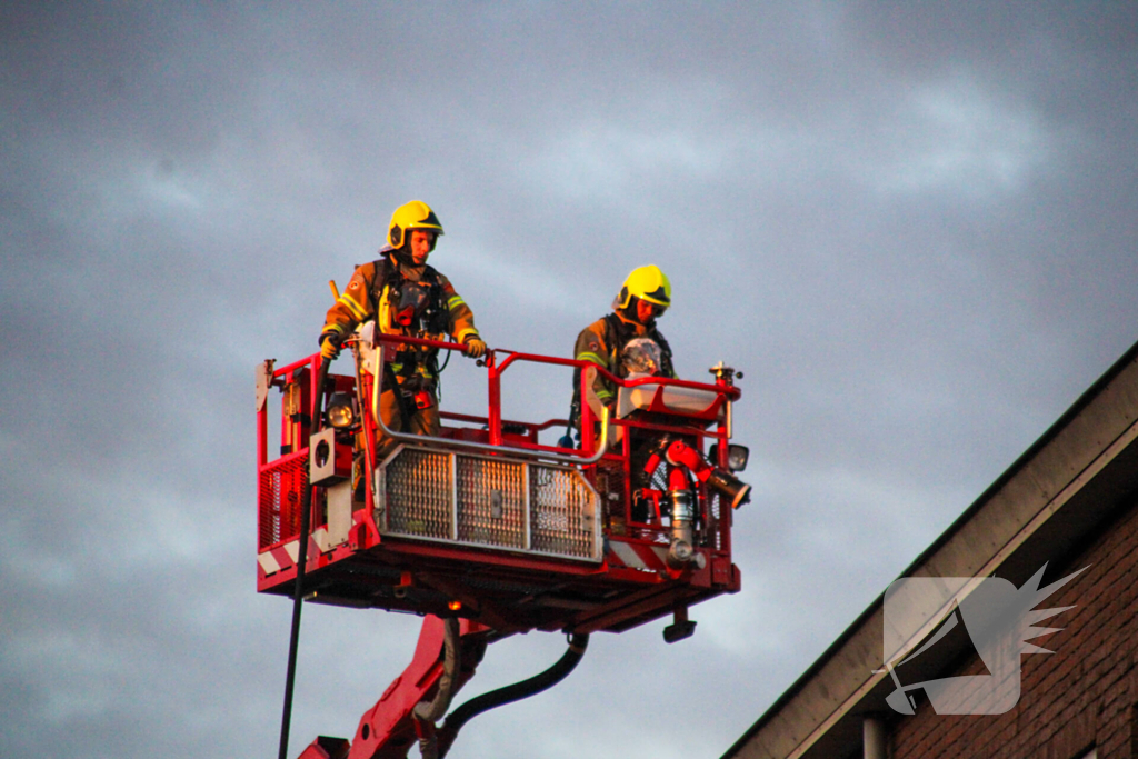 Gewonden en woning onbewoonbaar door uitslaande brand