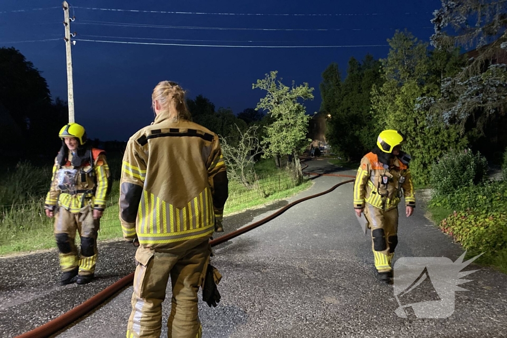 Flinke brand bij grote schuur