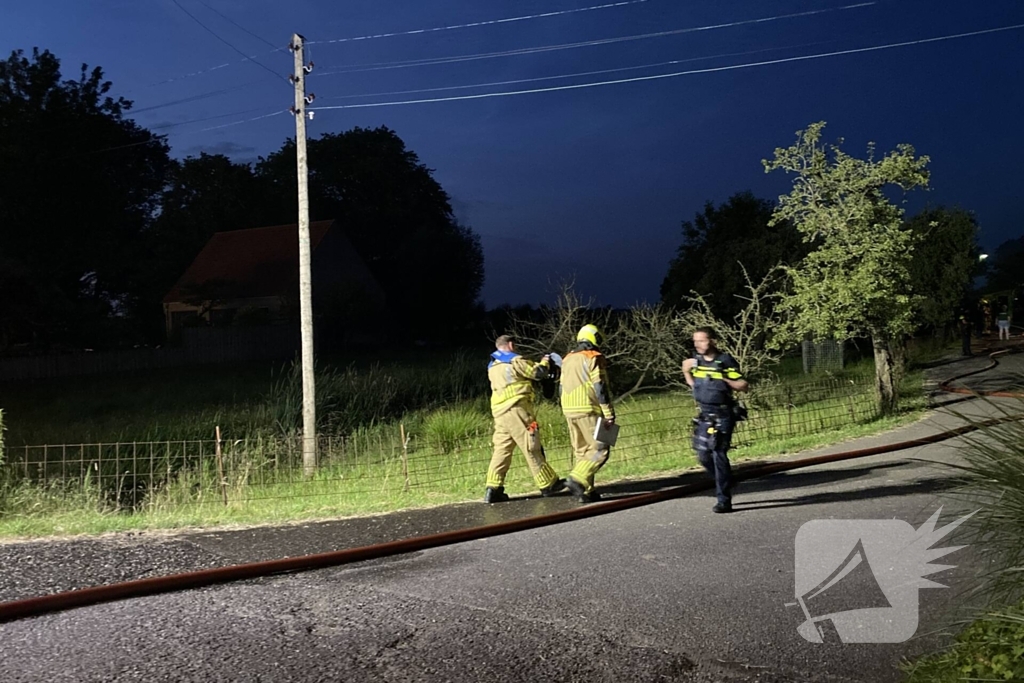 Flinke brand bij grote schuur