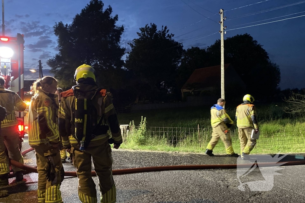 Flinke brand bij grote schuur