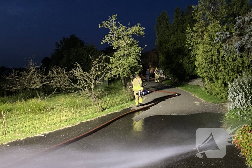 Flinke brand bij grote schuur