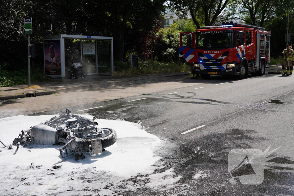 Motor afgebrand na botsing met fietser