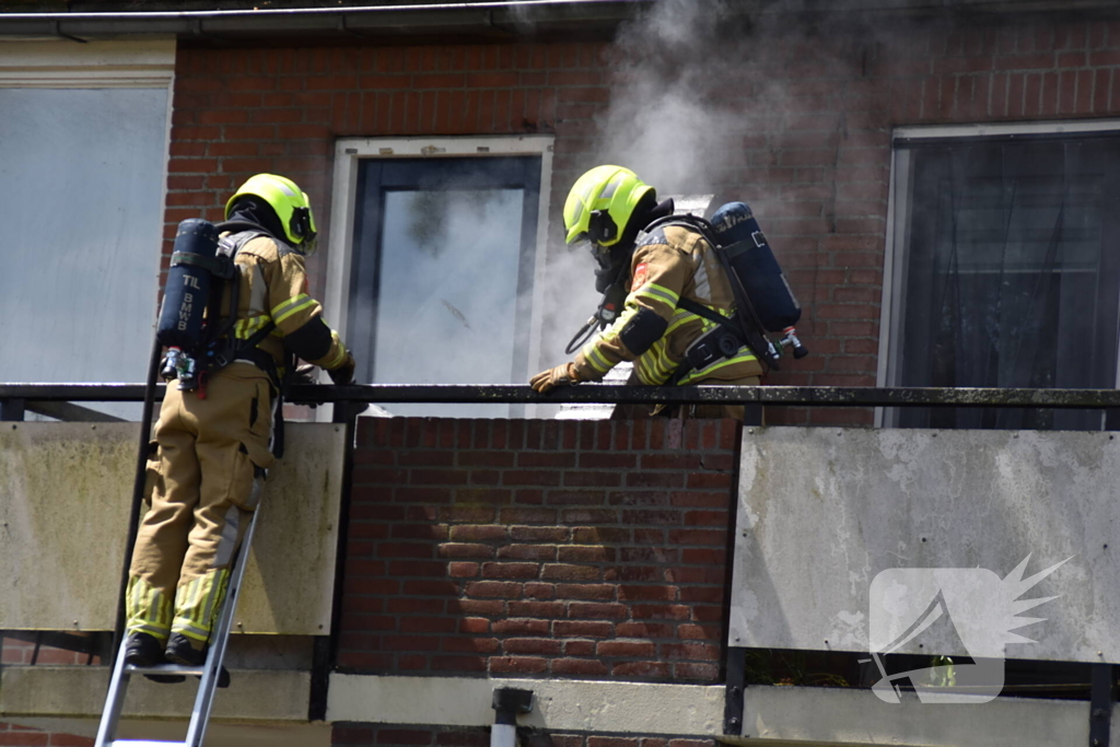 Airco unit op balkon vliegt in brand