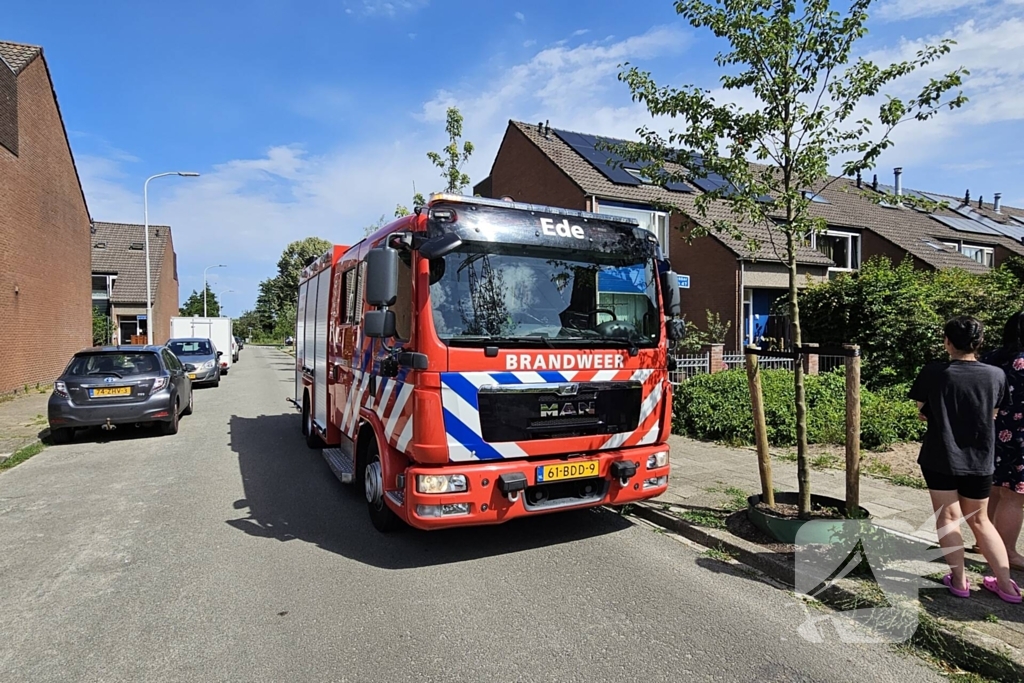 Brandweer forceert voordeur wegens brand