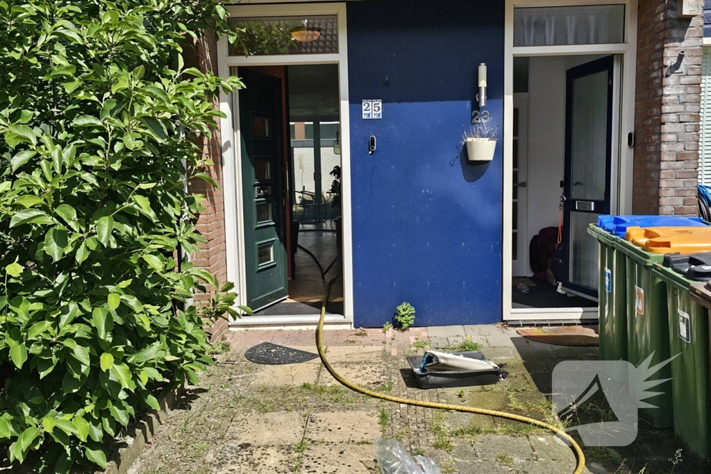 Brandweer forceert voordeur wegens brand