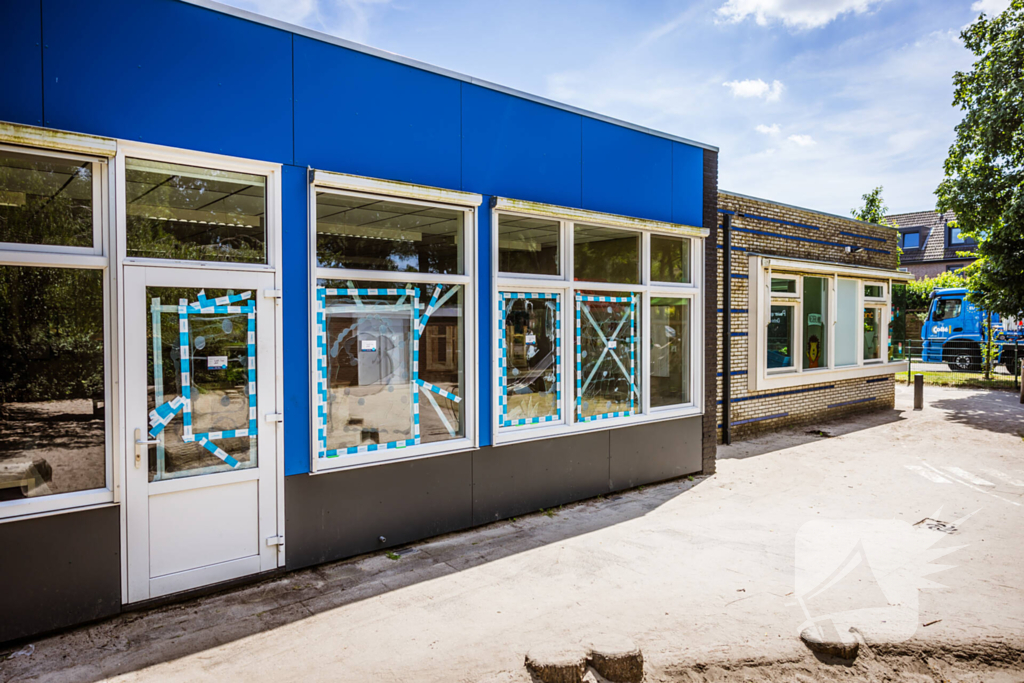 Ramen ingegooid Basisschool De Biezen